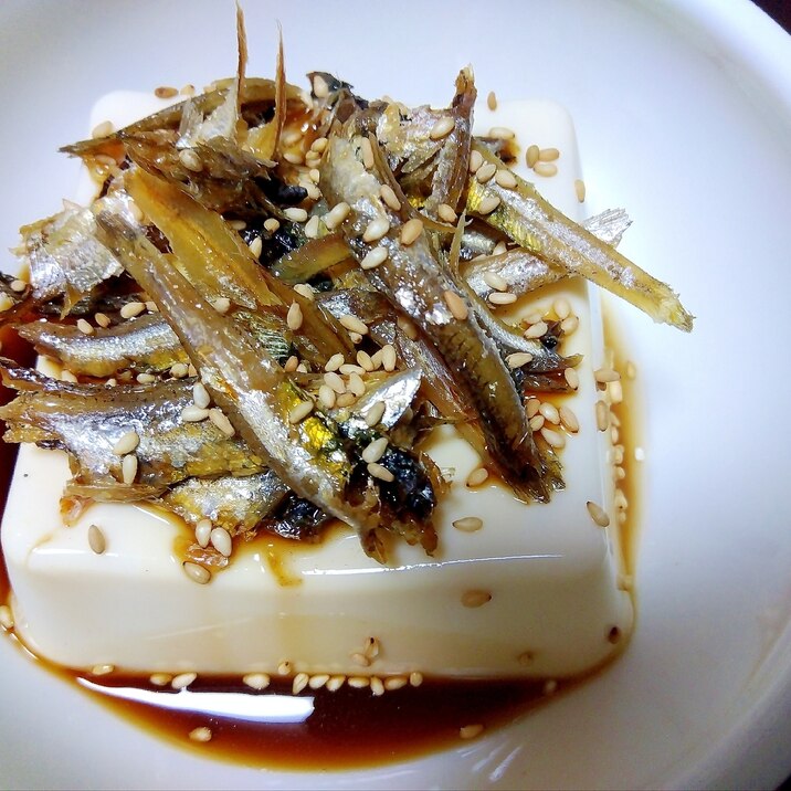 豆腐のゴマメのせ